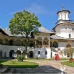 CURTEA INTERIOARĂ A MĂNĂSTIRII HOREZ, 2012. BISERICA PARACLIS, INTRAREA IN TRAPEZA, FOIȘORULl