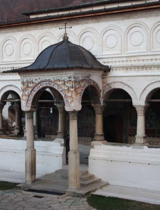 03 Intrare în Biserica Sf. Împăraţi Constantin și Elena