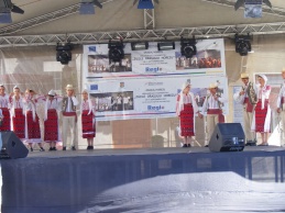 01 Ansamblul Braduletul in spectacol 2011